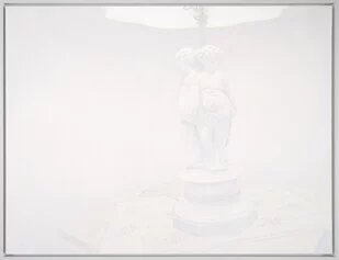 Aldo Sergio (b. 1982) 
Impression of a Lamp with Two Cherubs olio su tela 
80 x 105 cm 
2024 
Courtesy of Tommaso Calabro