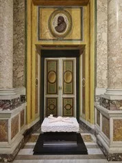 Galleria Borghese, Louise Bourgeois, L'inconscio della memoria, Installation, view, Untitled n7, 1993-2009 Marble and wood 33 x 91.4 x 66 cm, Ph., A., Osio